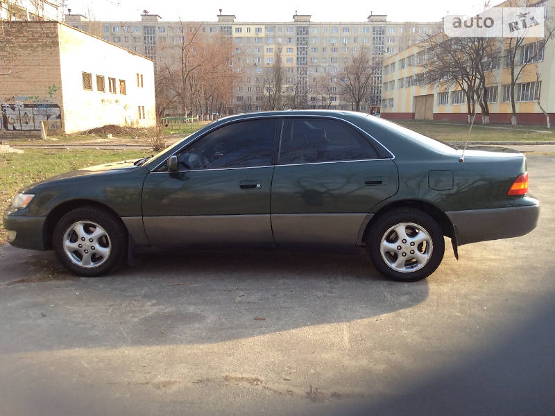 Седан Lexus ES 1998 в Киеве