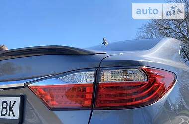 Седан Lexus ES 2012 в 