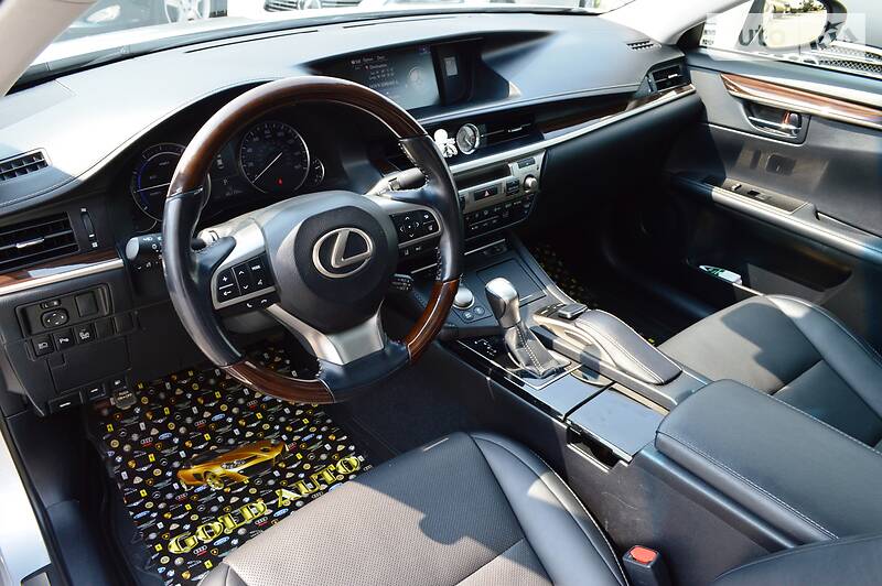 Седан Lexus ES 2016 в Одесі