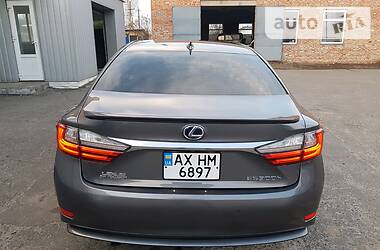 Седан Lexus ES 2016 в 