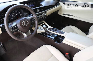 Седан Lexus ES 2015 в 