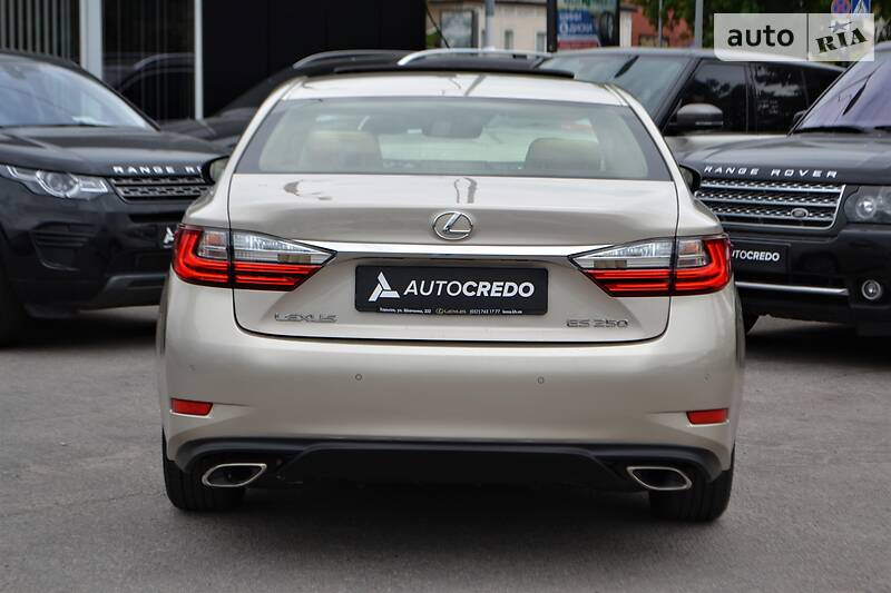 Седан Lexus ES 2016 в Харкові
