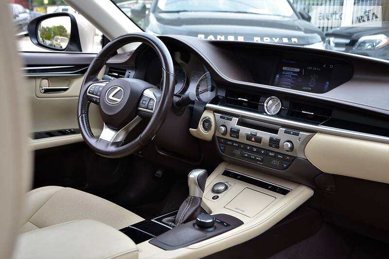 Седан Lexus ES 2016 в Харкові