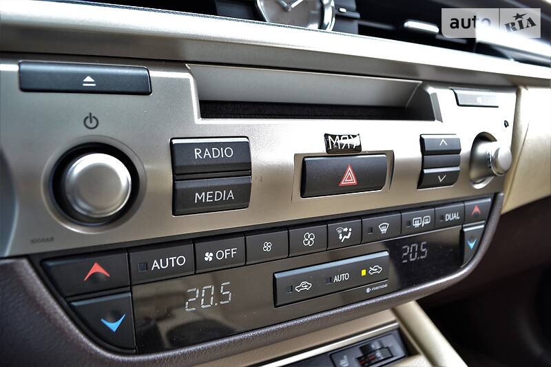 Седан Lexus ES 2016 в Харкові