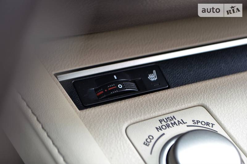 Седан Lexus ES 2016 в Харкові