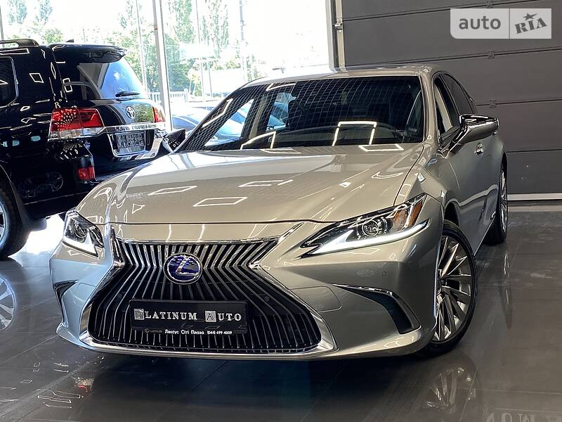 Седан Lexus ES 2018 в 