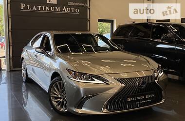Седан Lexus ES 2018 в 