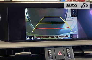Седан Lexus ES 2018 в 