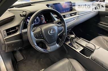 Седан Lexus ES 2018 в 