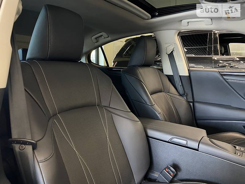 Седан Lexus ES 2018 в Одесі