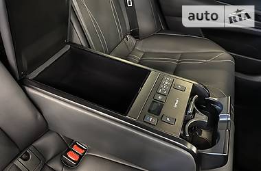 Седан Lexus ES 2018 в 