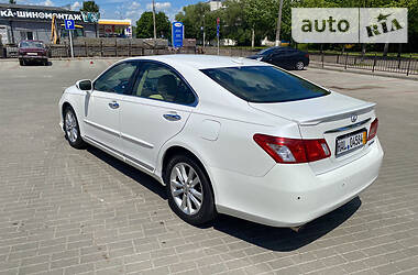 Седан Lexus ES 2012 в Житомирі