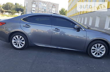 Седан Lexus ES 2013 в Полтаве