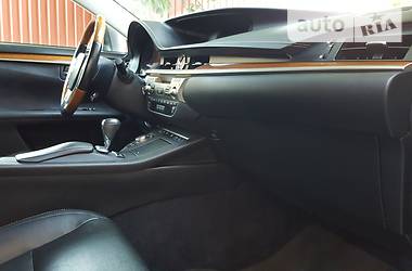 Седан Lexus ES 2013 в Полтаве