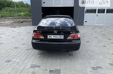 Седан Lexus ES 2004 в Львові