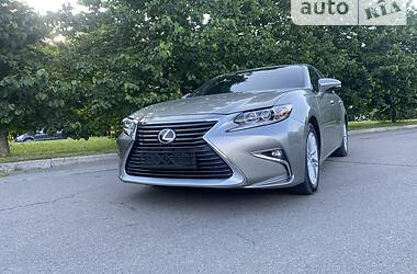 Седан Lexus ES 2017 в Умани