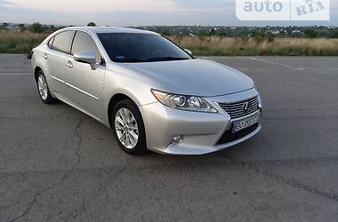 Седан Lexus ES 2013 в Тернополе