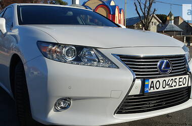 Седан Lexus ES 2014 в Ужгороде