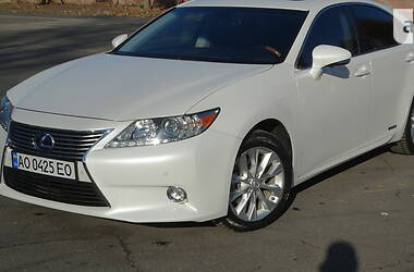 Седан Lexus ES 2014 в Ужгороде