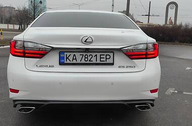 Седан Lexus ES 2017 в Мукачево