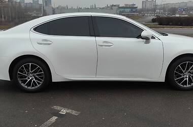 Седан Lexus ES 2017 в Мукачево