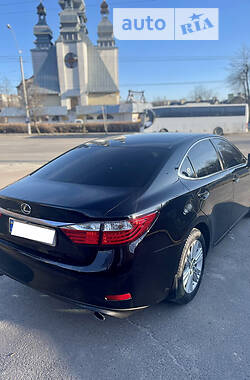 Седан Lexus ES 2014 в Львове