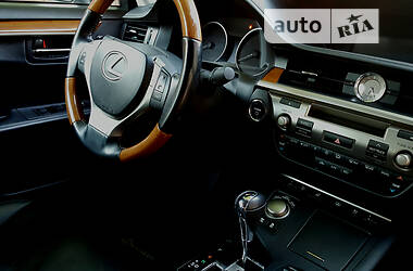 Седан Lexus ES 2013 в Полтаве