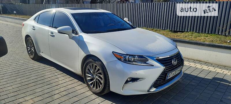 Седан Lexus ES 2013 в Ивано-Франковске