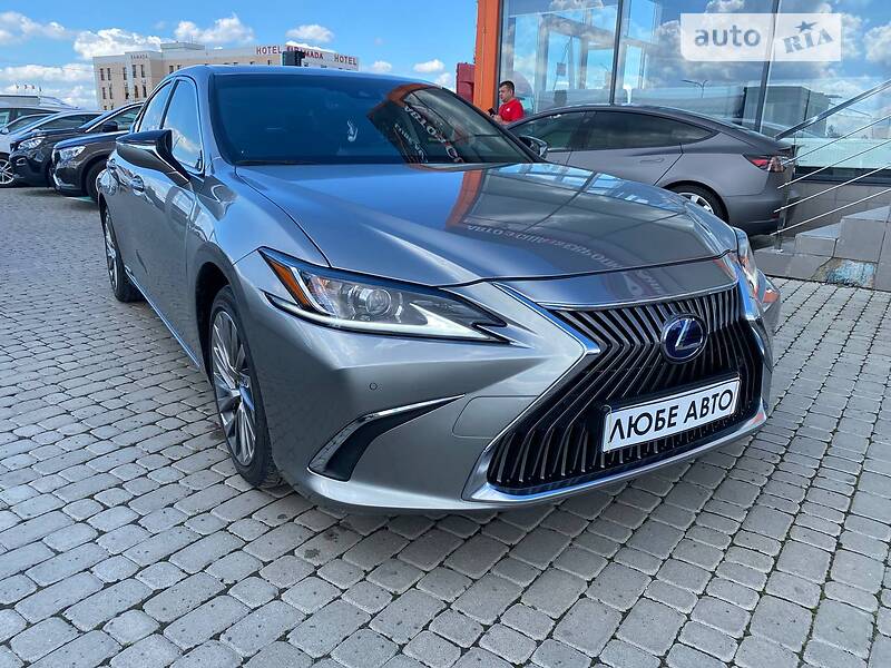 Седан Lexus ES 2018 в Львові