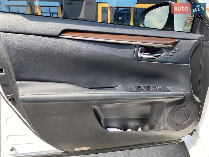 Седан Lexus ES 2014 в Киеве