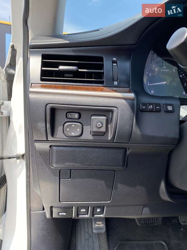 Седан Lexus ES 2014 в Киеве