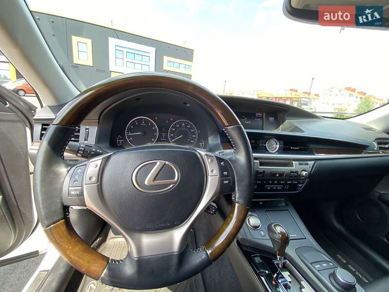 Седан Lexus ES 2014 в Киеве