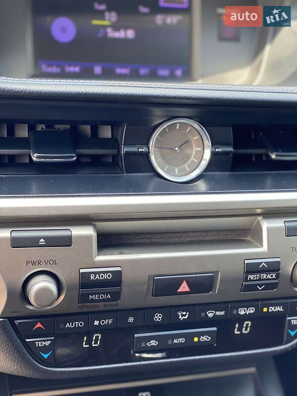 Седан Lexus ES 2014 в Киеве