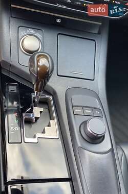 Седан Lexus ES 2014 в Києві