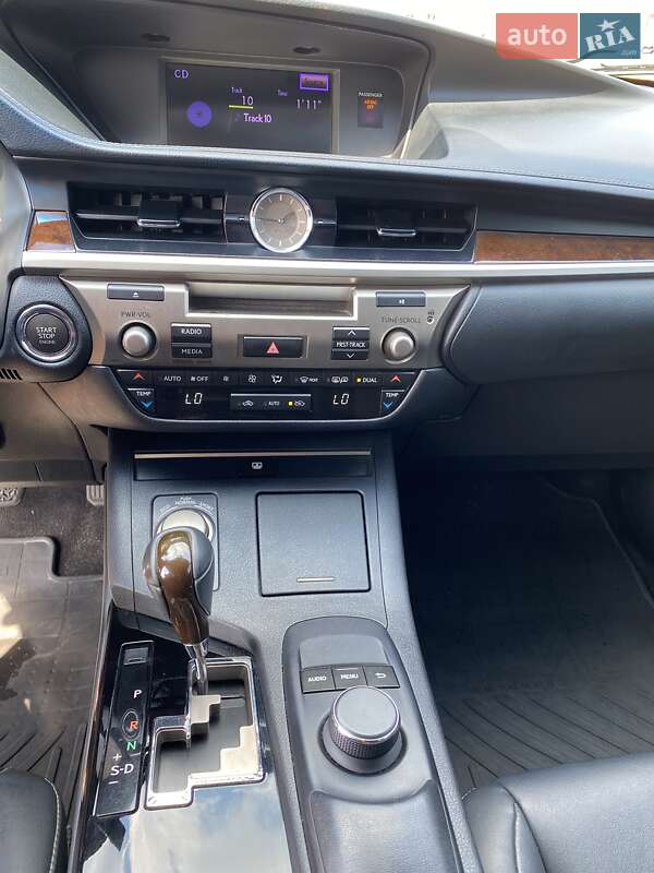 Седан Lexus ES 2014 в Киеве