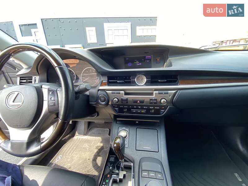 Седан Lexus ES 2014 в Киеве