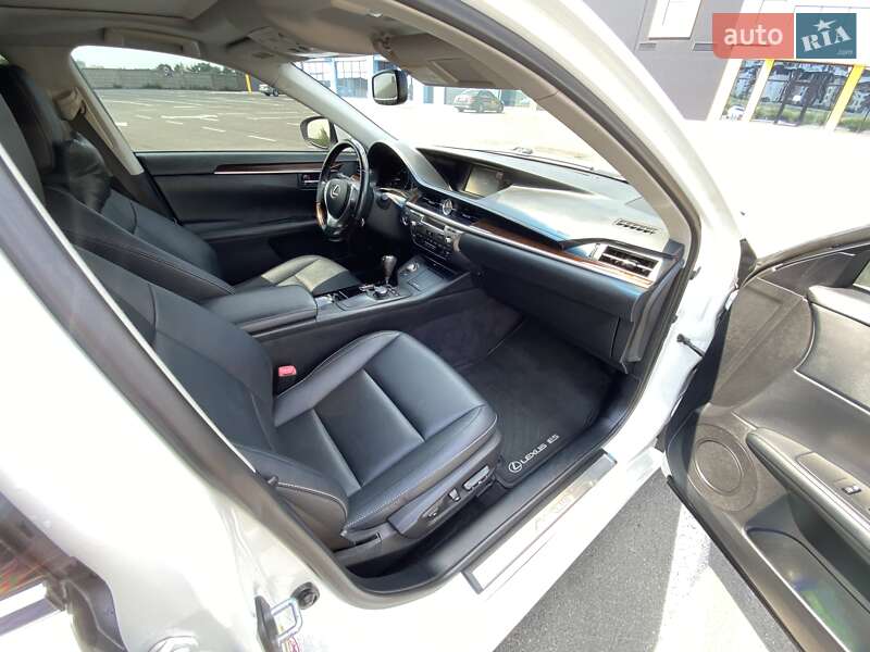 Седан Lexus ES 2014 в Киеве