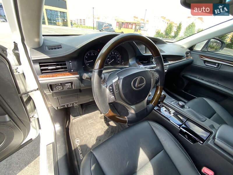 Седан Lexus ES 2014 в Киеве
