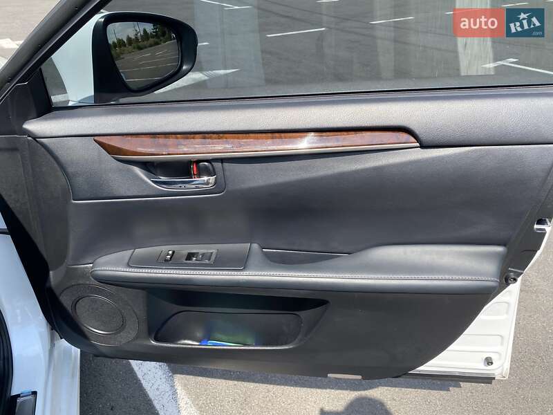 Седан Lexus ES 2014 в Киеве фото 14 Седан Lexus ES 2014 в Киеве
