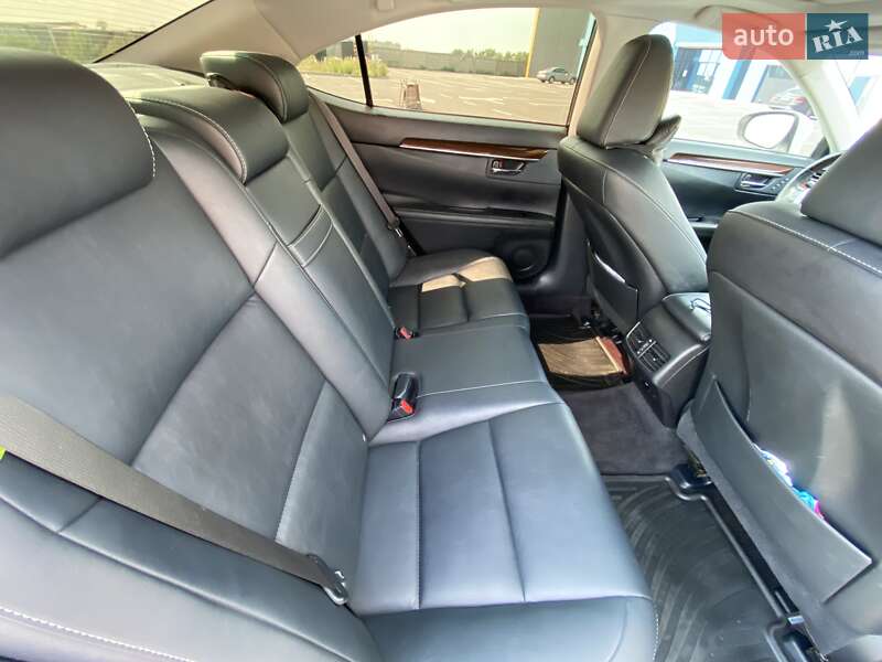 Седан Lexus ES 2014 в Киеве