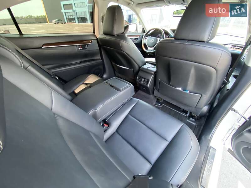 Седан Lexus ES 2014 в Киеве
