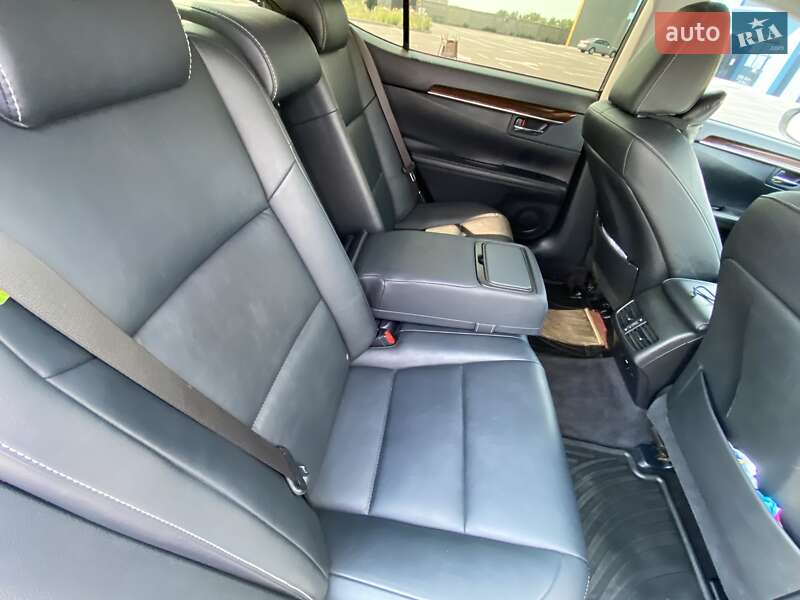 Седан Lexus ES 2014 в Киеве