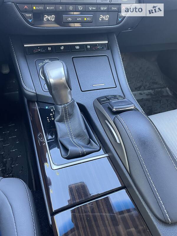 Седан Lexus ES 2017 в Одессе
