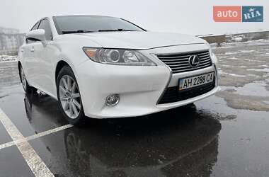 Седан Lexus ES 2014 в Киеве