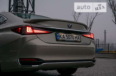 Седан Lexus ES 2020 в Киеве