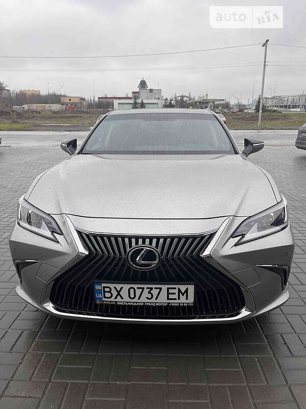 Седан Lexus ES 2019 в Кам'янець-Подільському
