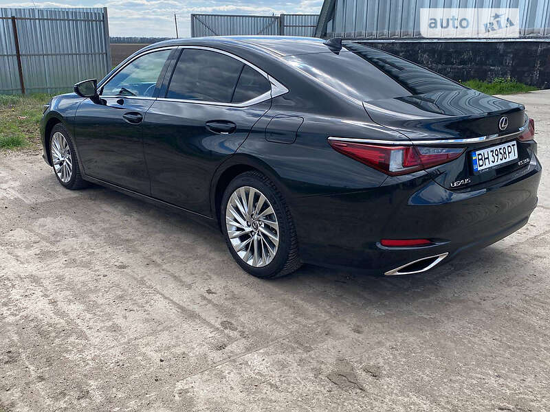 Седан Lexus ES 2019 в Киеве