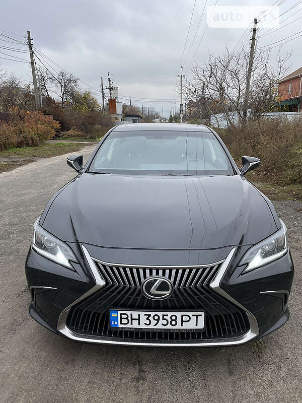 Седан Lexus ES 2019 в Киеве