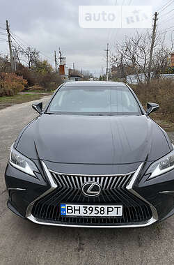 Седан Lexus ES 2019 в Киеве