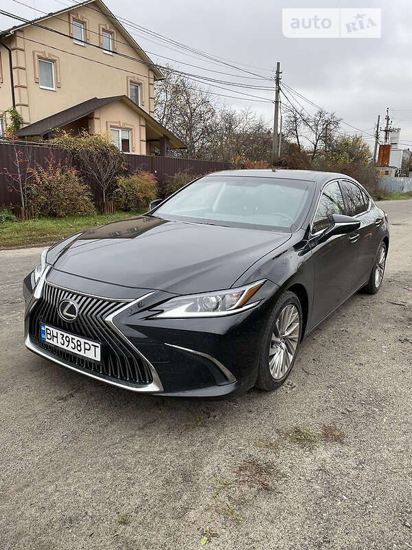 Седан Lexus ES 2019 в Киеве